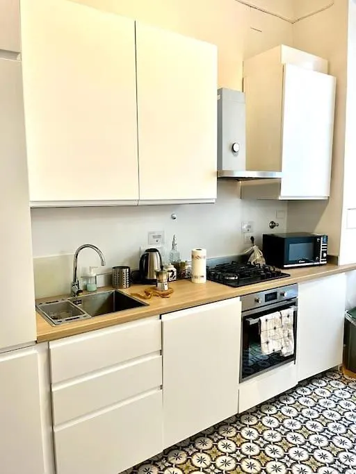 La Casa Lollo E Cri Al Vomero Apartamento Nápoles